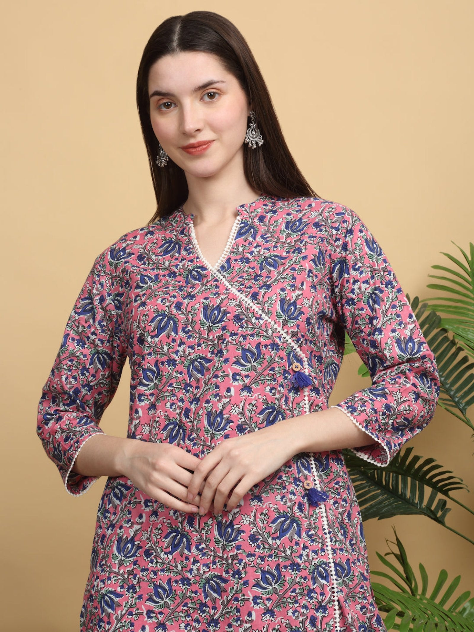 Maluka Women Floral Printed Straight Kurta