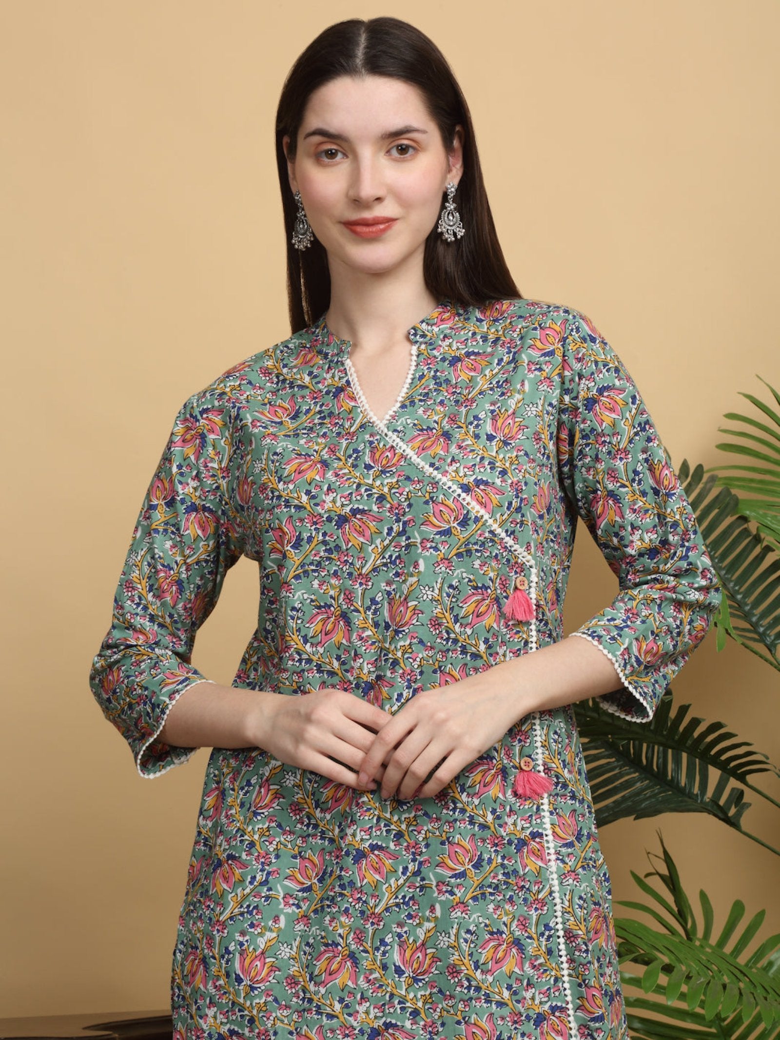 Maluka Women Floral Printed Straight Kurta